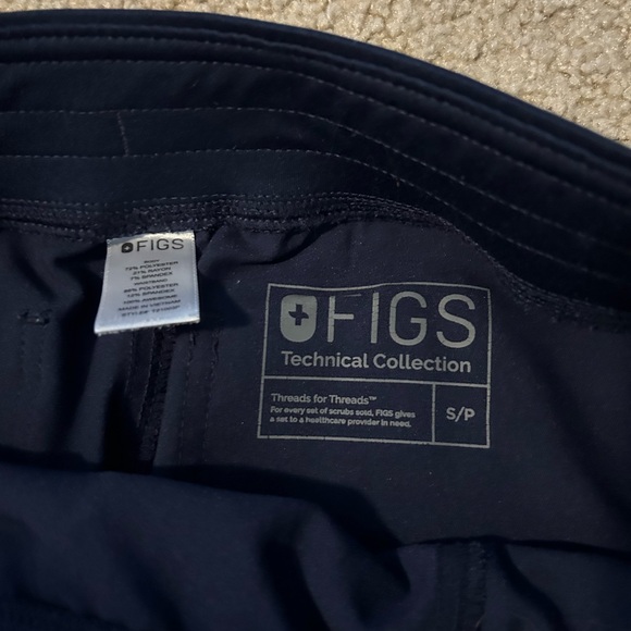 Gently used scrubs - Picture 3 of 3